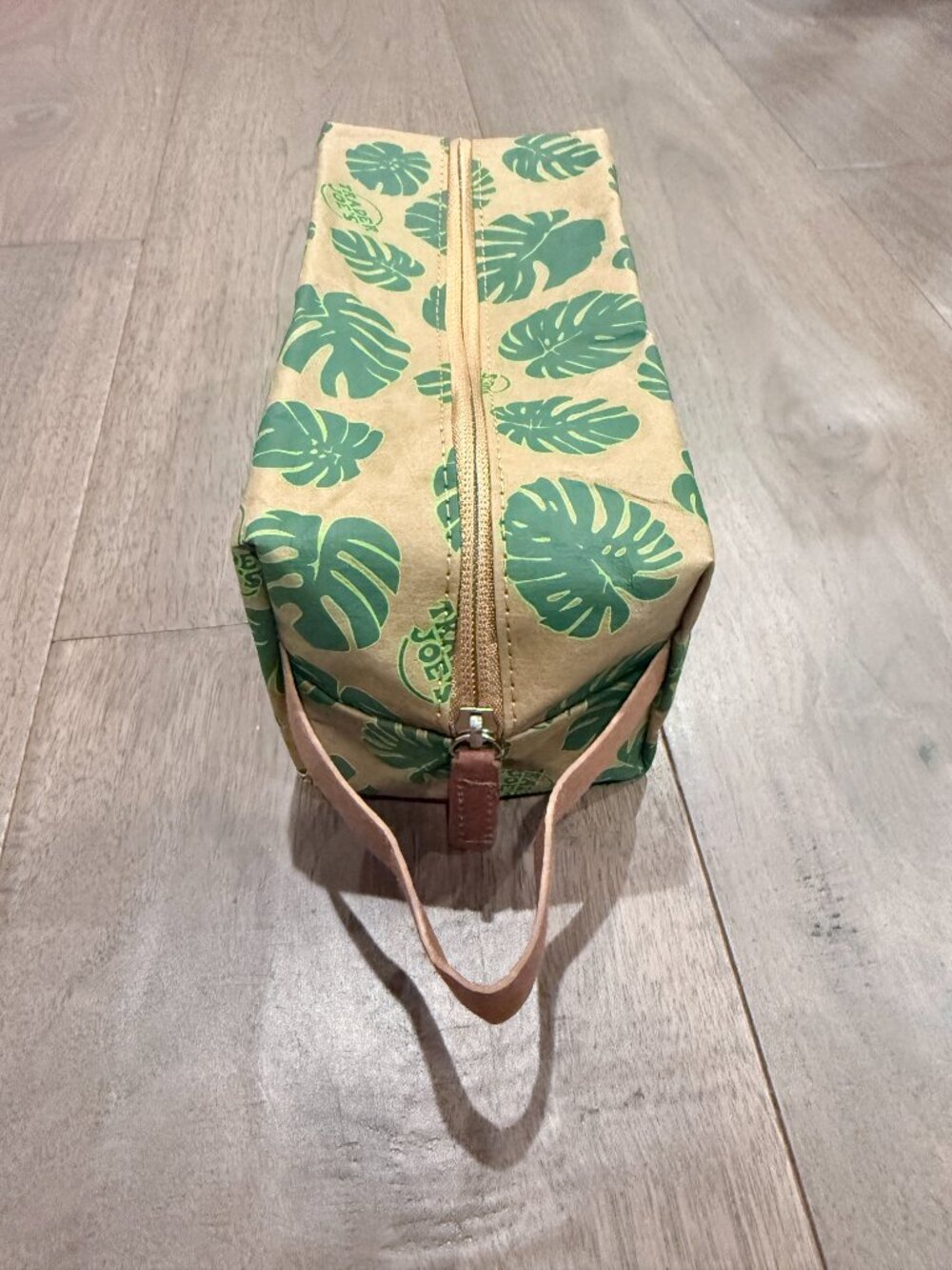 NWOT Trader Joe's Monstera Leaf Pouch Dopp Kit Toiletry Bag - Picture 5 of 6